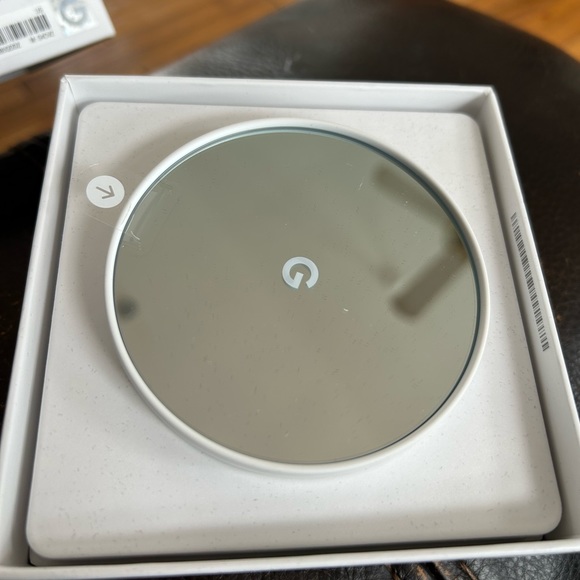 Google Nest Thermostat brand new never used - Picture 2 of 2